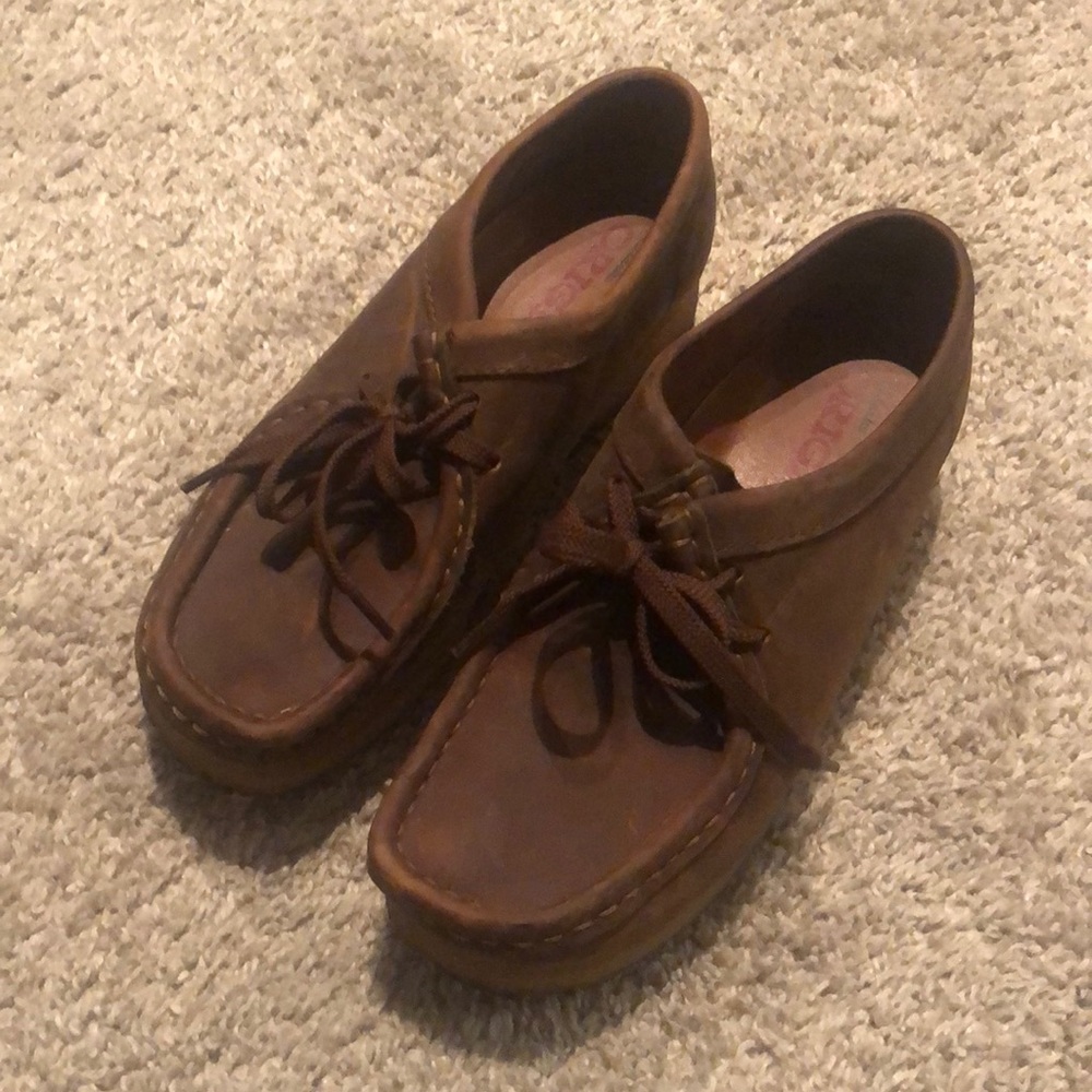 Clark’s Wallabee women’s size 6.5